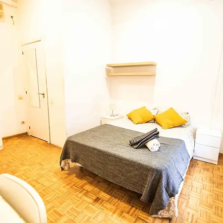 Hostel Balmes Private *