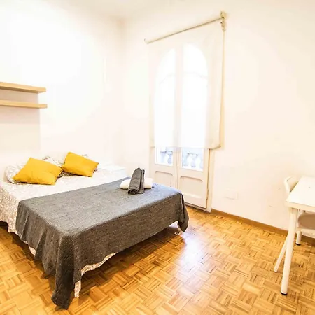Balmes Private Hostel