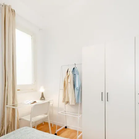 Balmes Private Hostel