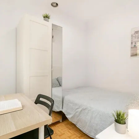 Hostel Balmes Private