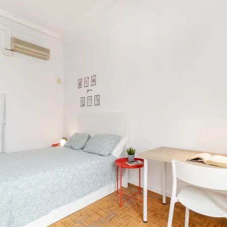 Balmes Private Hostel